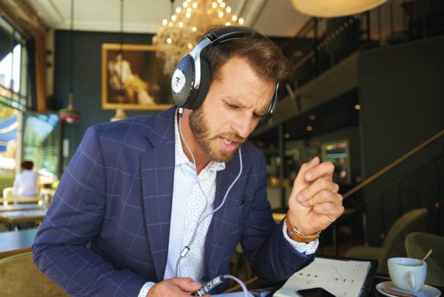 Conçoit des systèmes audio haute-fidélité pour un son d'exception Conçoit des systèmes audio haute-fidélité pour un son d'exception
