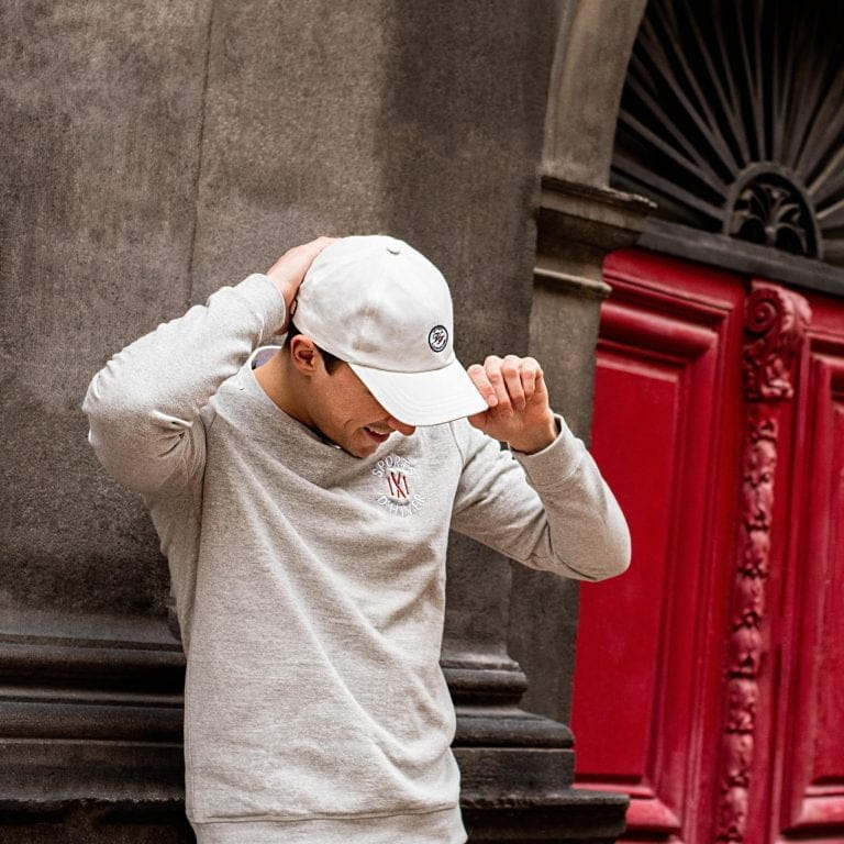 Le-vent-a-la-francaise-casquette-blanche