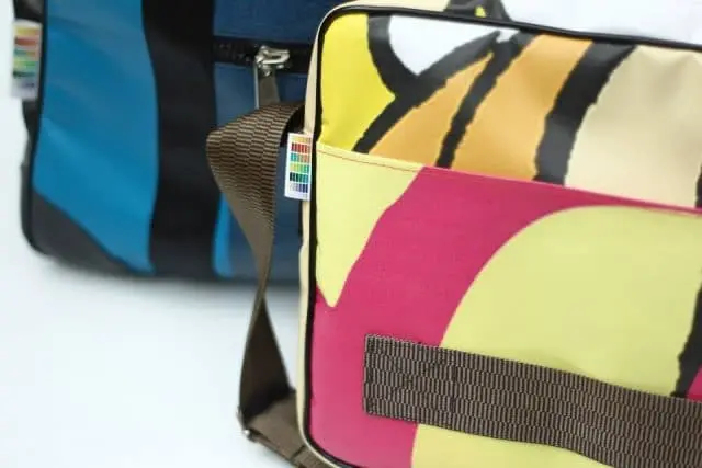 Bilum confectionne des sacs et pochettes à partir de bâches publicitaires et de toiles de montgolfières