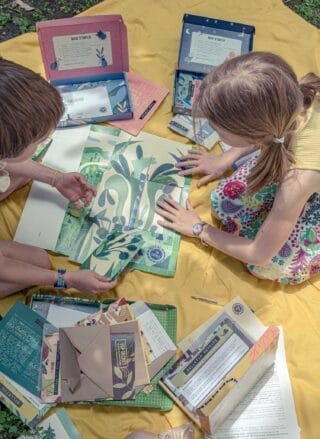 Les jeux d’enquêtes par courrier, à partir de 7 ans, En Cavale par la marque Enquête en Cavale Enquête en Cavale - Les jeux d’enquêtes par courrier, à partir de 7 ans, En Cavale