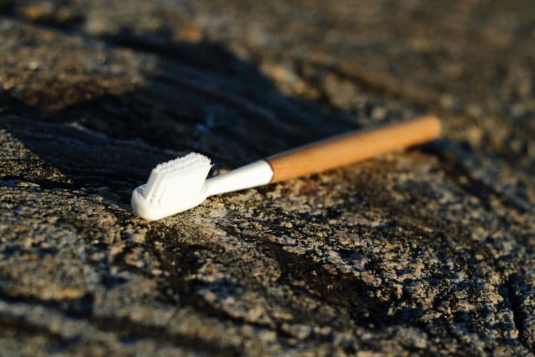 Caliquo la brosse à dent avec le manche en bois