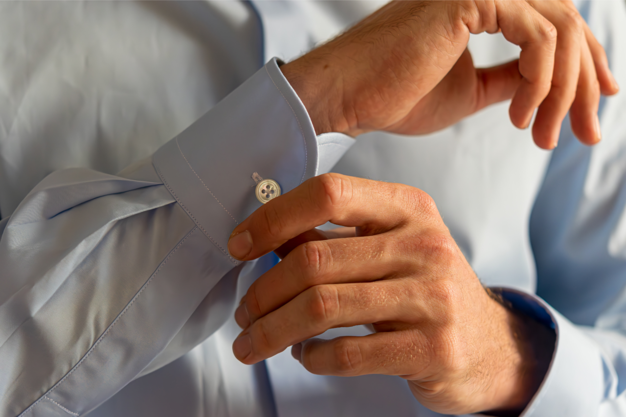 Boutonnée à la Nacre Naturelle.