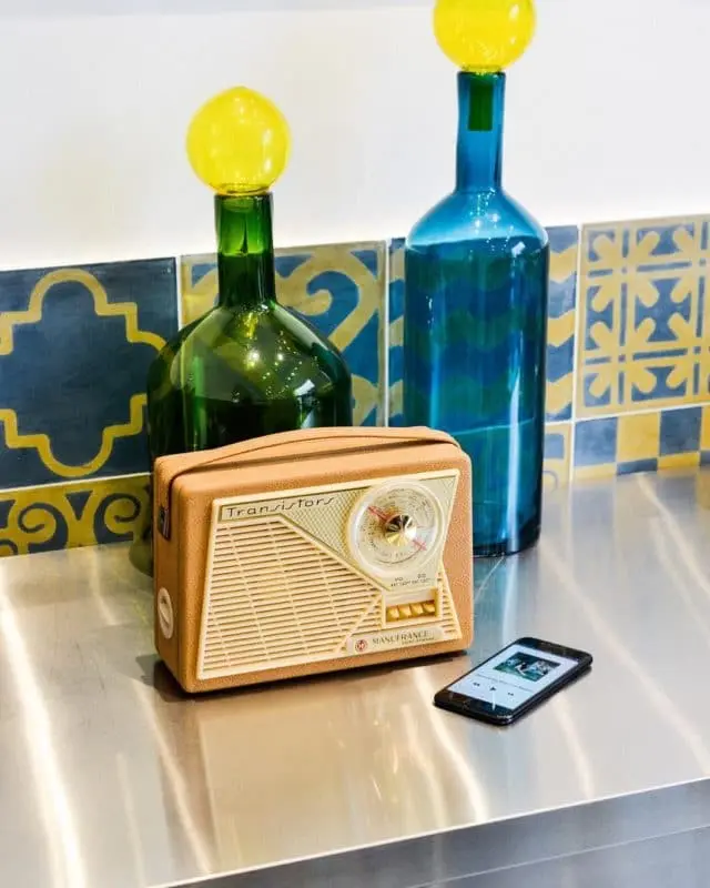 La radio vintage entièrement restaurée avec connexion BT et prise jack