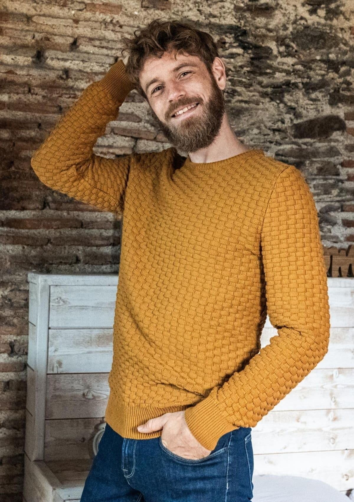 Montlimart-pull-damier-coton-bio-made-in-france-moutarde