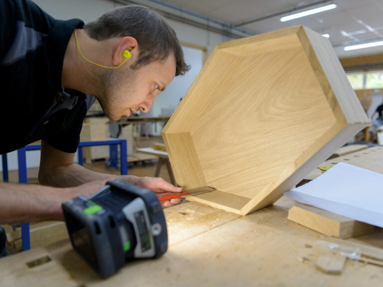 Ebénisterie traditionnelle française à l'Atelier Hugo Delavelle