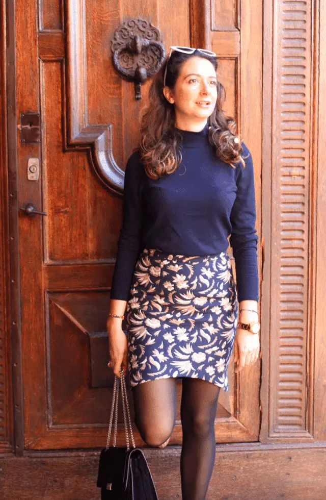 Emilie-prose-jupe-dore