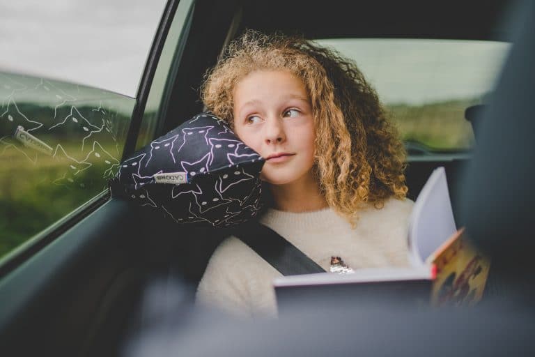 Petits-cadors-enfant-en-voiture