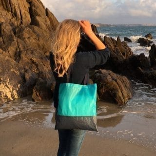 Les sacs fabriqués à partir de toiles de kitesurf upcyclées Les sacs fabriqués à partir de toiles de kitesurf upcyclées