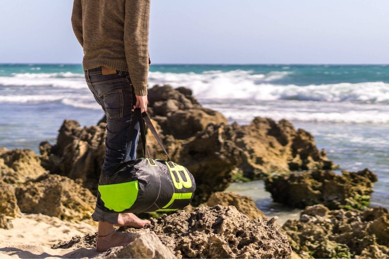 Le sac polochon en toile de Kitesurf de la marque Coup d'vent