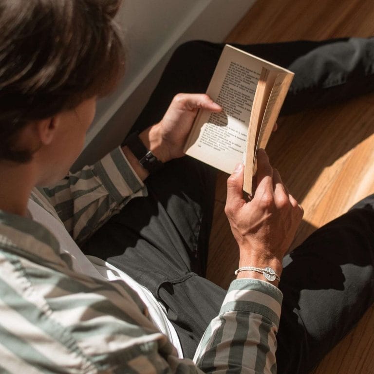 Le bracelet avec le médaillon la rose des vents par Le Vent à la Française