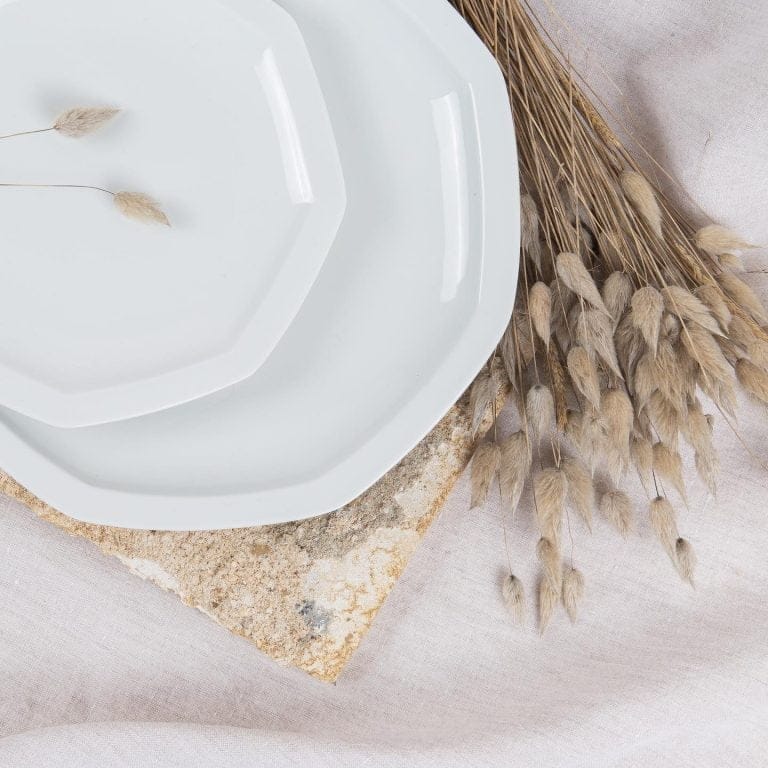 La vaisselle en céramique couleur blanche de la marque OGRE La Fabrique