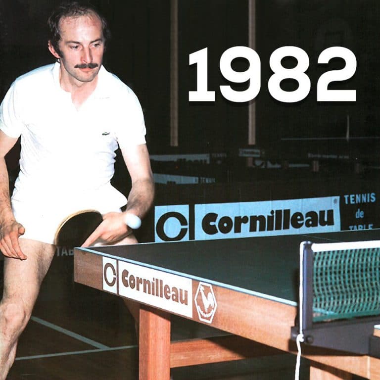 Jacques Secrétin jouant sur une table Cornilleau