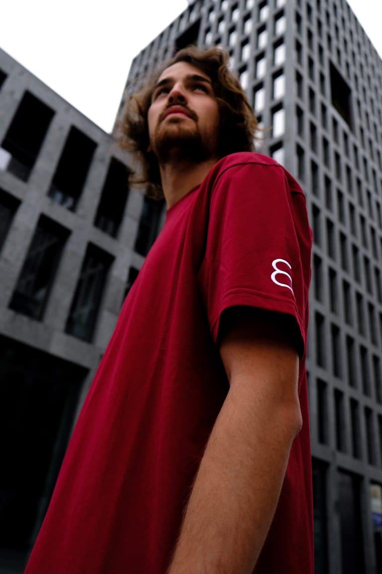 Le t-shirt rouge LIBR