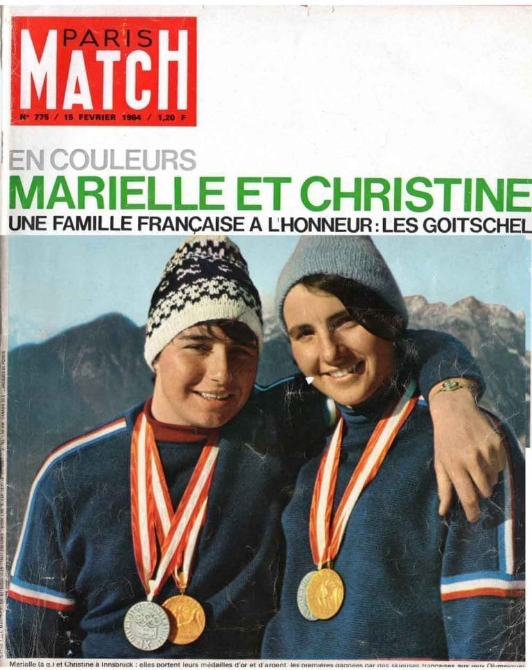 Marielle et Christine Goitschel portent des bonnets Pipolaki