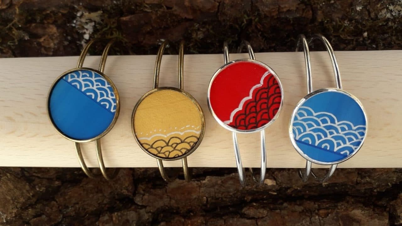 bijoux en bois peints