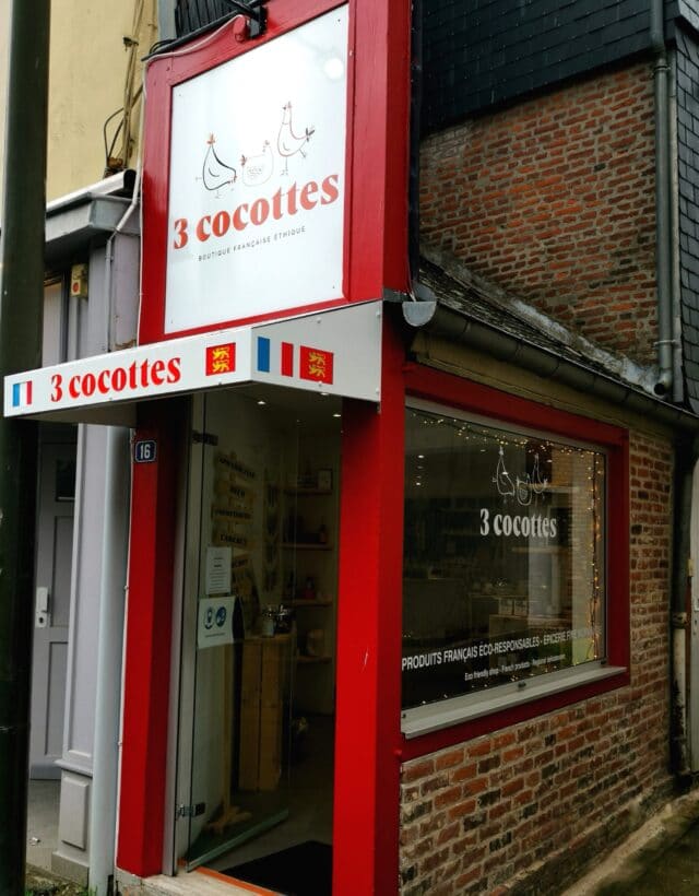 3cocottes boutique vitrine Boutique 3 Cocottes Pont-l'Evêque - Vitrine
