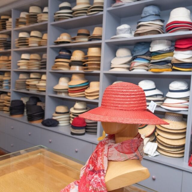 Boutique Au gré du temps - La manufacture Perrin Angers - Chapeaux