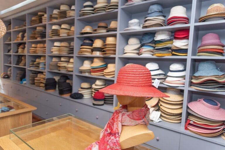 Boutique Au gré du temps - La manufacture Perrin Angers - Chapeaux