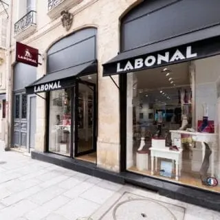 labonal boutique paris vitrine Boutique Labonal Paris - Vitrine