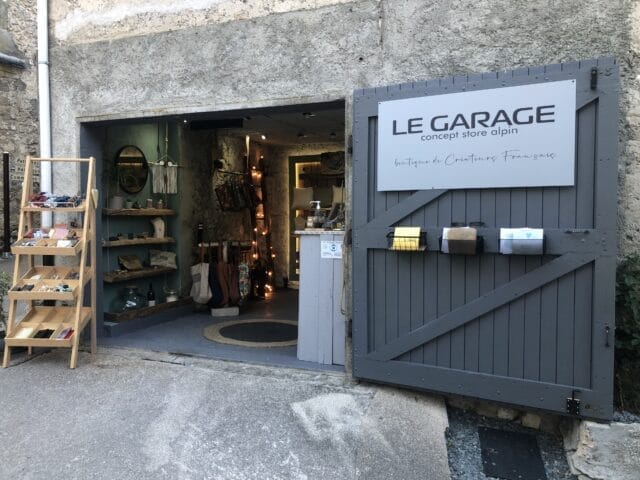 le garage Chanaz vitrine Boutique Le Garage Chanaz - Vitrine