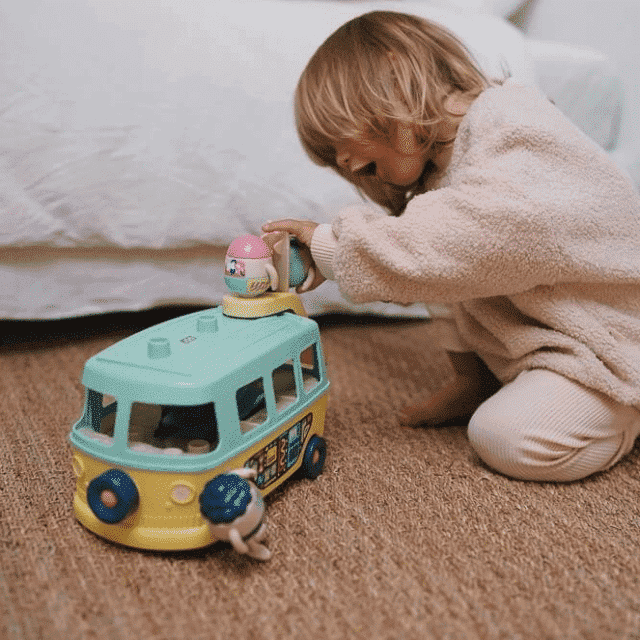 Le van en plastique recyclé Les Mini Mondes