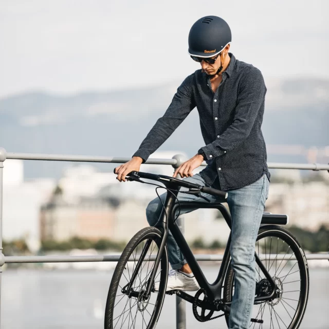Angell smart bike black