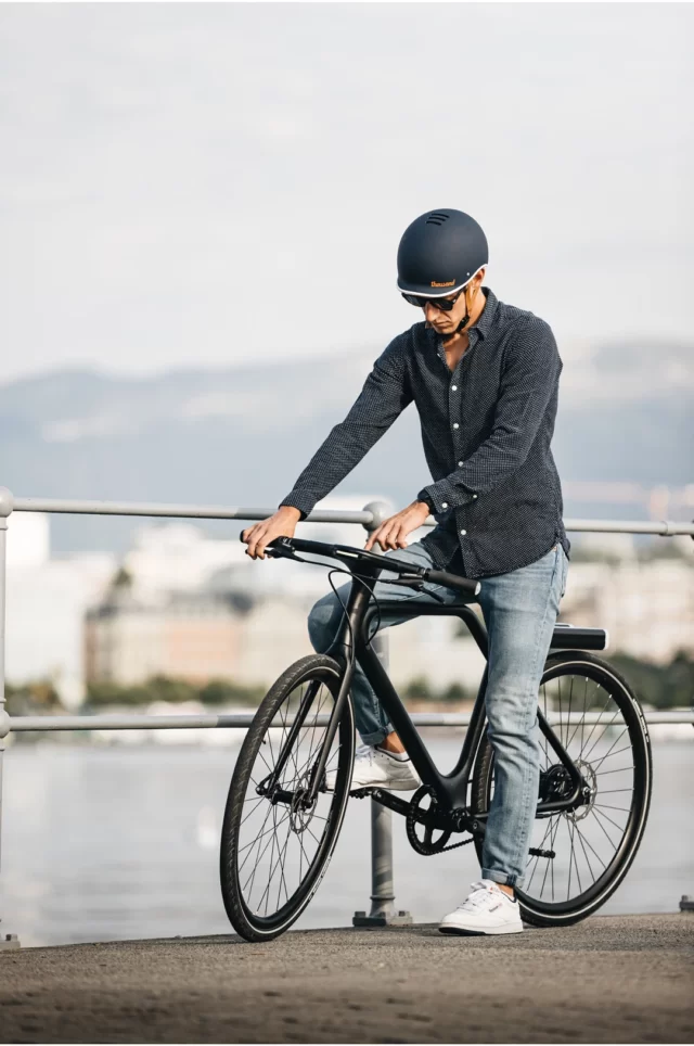 Angell smart bike black