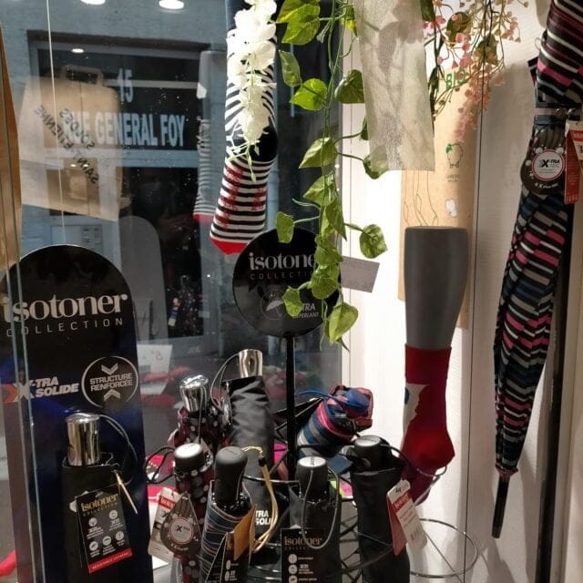 Boutique La Cocarde Saint-Étienne - Vitrine intérieure
