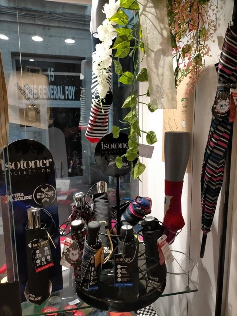Boutique La Cocarde Saint-Étienne - Vitrine intérieure