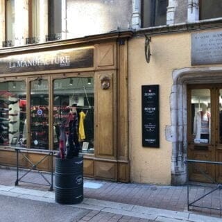 Boutique La Manufacture Perrin Cluny - Vitrine