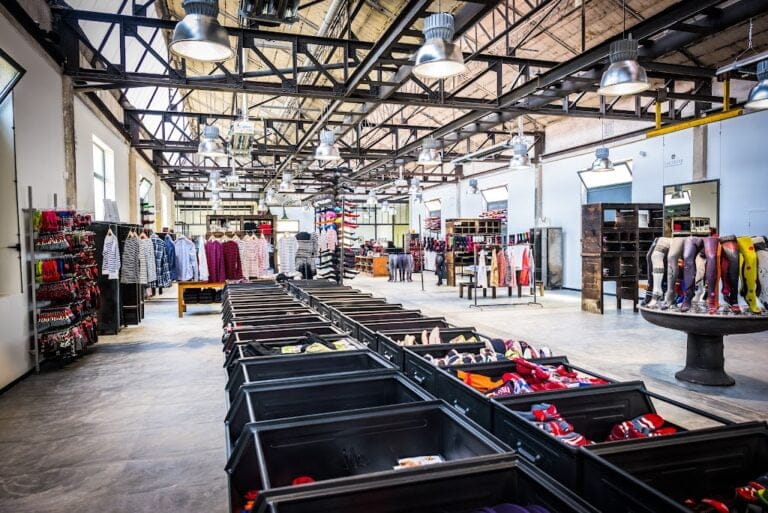 Boutique La Manufacture Perrin Montceau-les-Mines (magasin d'usine) - Intérieur