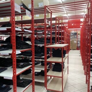 Atelier 1083 de Romans-sur-Isère - Étalages et stockage