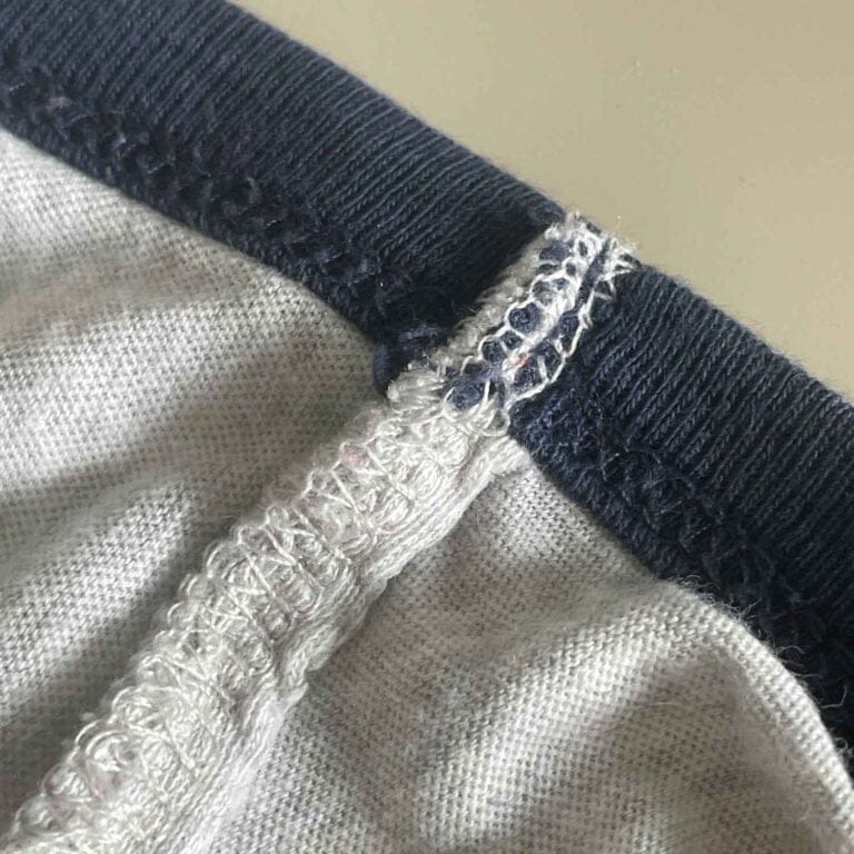 coutures de t-shirts bâclées