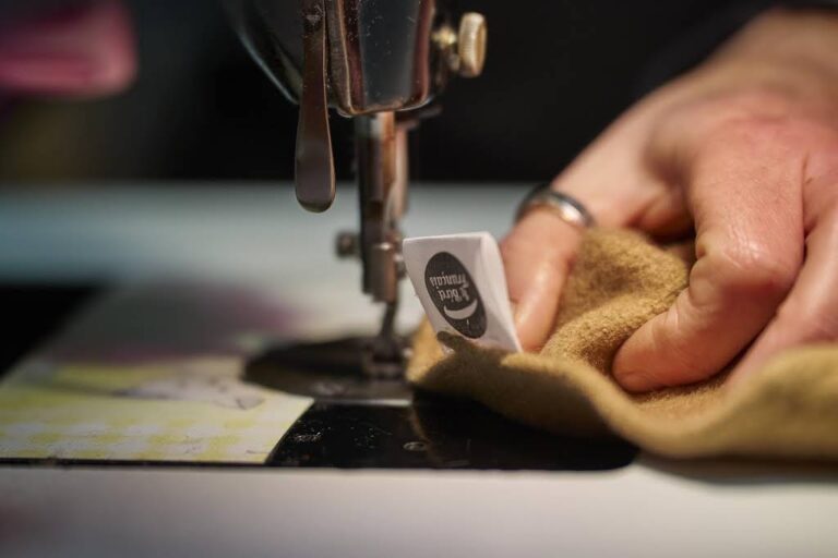 Le béret français - Atelier de confection à Bayonne