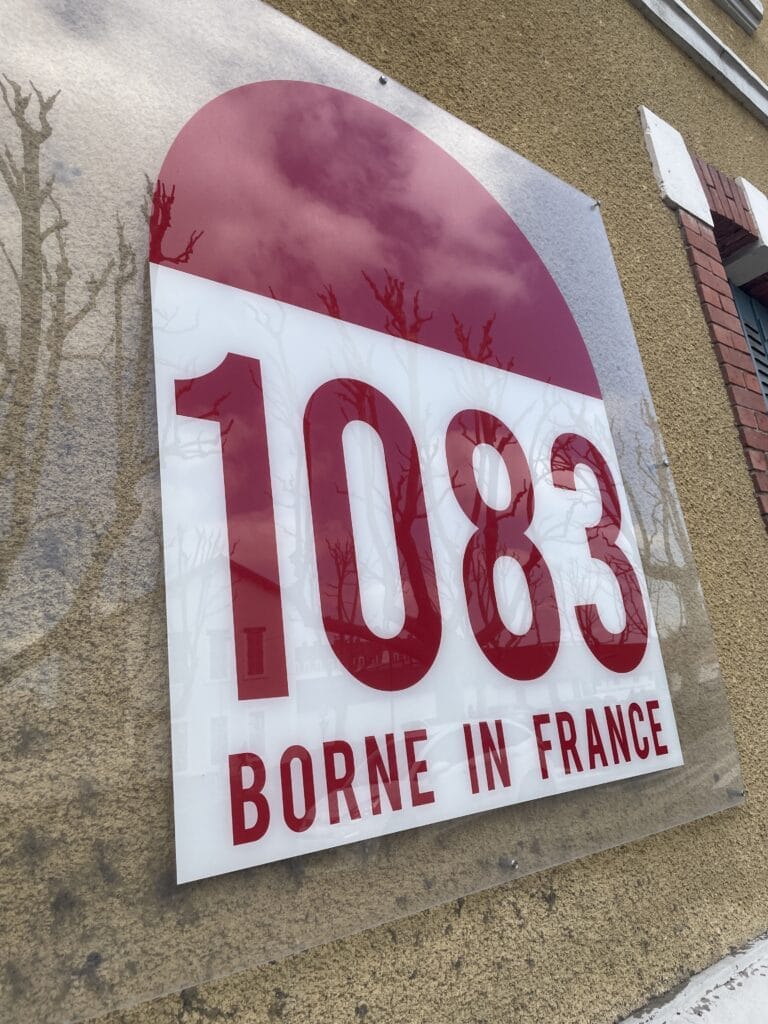 Logo 1083