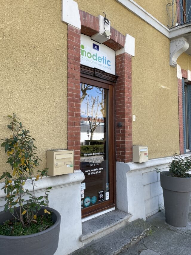 Boutique Modetic à Romans-sur-Isère - Vitrine
