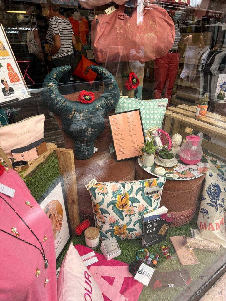 Boutique Cent pour Cent Français Grenoble - Vitrine en été