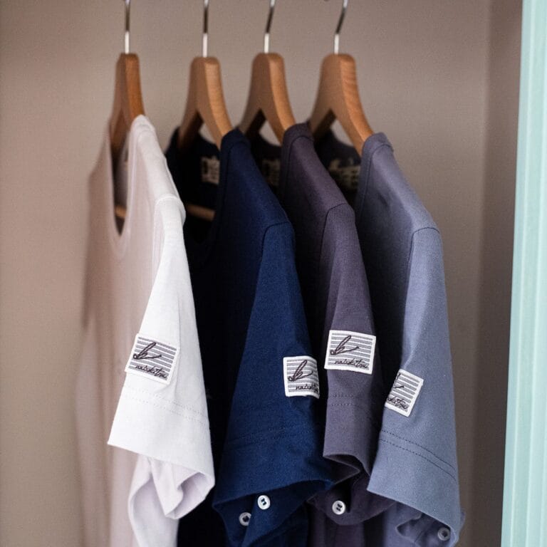 Naiakitsu - T-shirts
