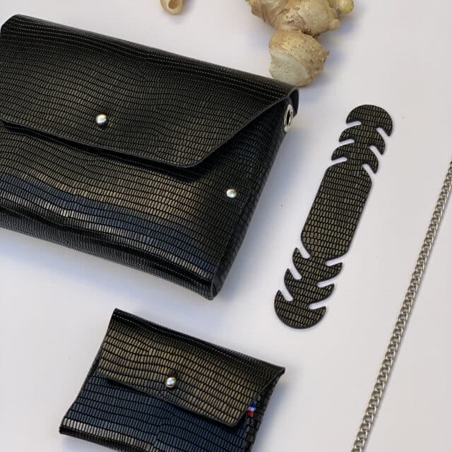 114 Paris - Sac en cuir noir imprimé iguane avec son porte monnaie assorti modèle Pliage