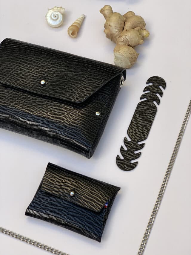 114 Paris - Sac en cuir noir imprimé iguane avec son porte monnaie assorti modèle Pliage