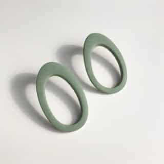 Boucles d’oreilles Marina vert eucalyptus par la marque ARTAPAON ARTAPAON - Boucles d’oreilles Marina vert eucalyptus