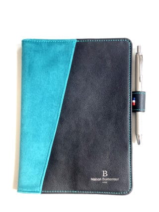 Protège-carnet A5 bleu-vert personnalisable par la marque Maison Bonnamour Maison Bonnamour - Protège-carnet A5 bleu-vert personnalisable