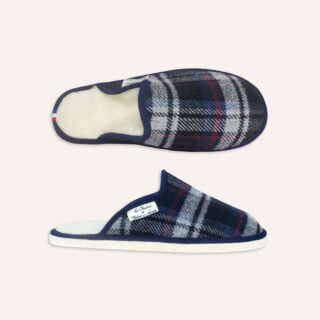 Mules motif écossais pour homme Martial par la marque Les Chaussons de Bébert et Nonore Les Chaussons de Bébert et Nonore - Mules motif écossais pour homme Martial