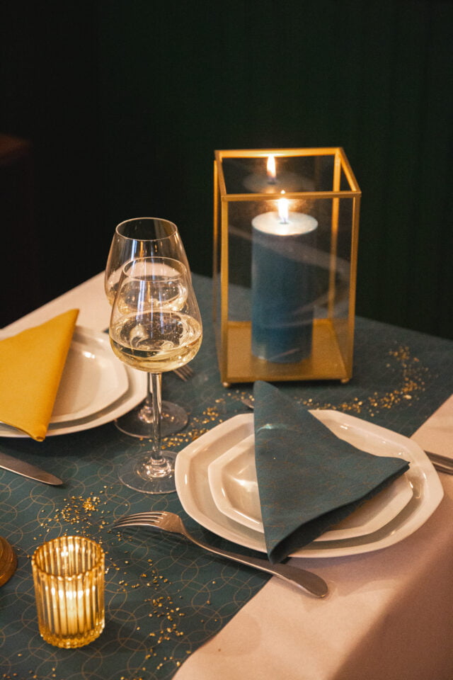 set assiette dessert et plate pour un diner de gala