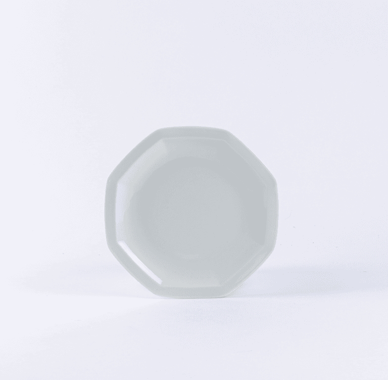 Ogre La Fabrique - L’assiette à dessert en porcelaine octogonale blanche de Limoges