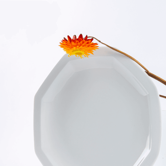 Ogre La Fabrique - L’assiette à dessert en porcelaine octogonale blanche de Limoges