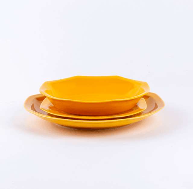 Ogre La Fabrique - L’assiette creuse en porcelaine octogonale – Jaune moutarde