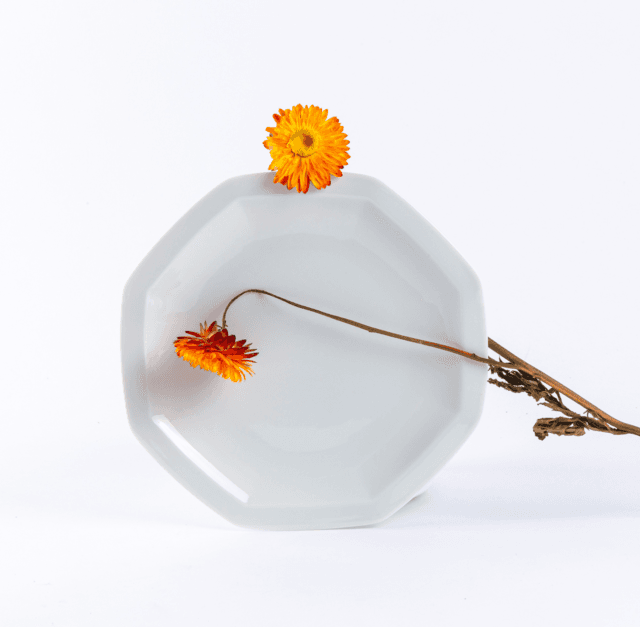 Ogre La Fabrique - L’assiette à dessert en porcelaine octogonale blanche de Limoges