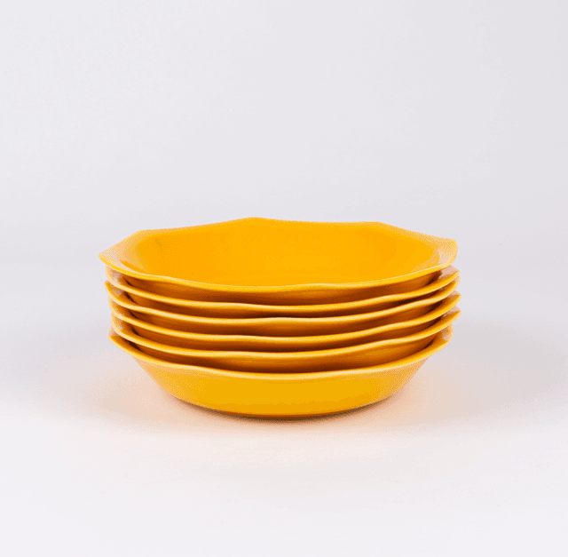 Ogre La Fabrique - L’assiette creuse en porcelaine octogonale – Jaune moutarde