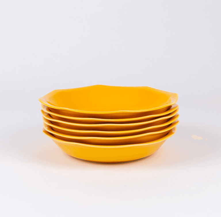 Ogre La Fabrique - L’assiette creuse en porcelaine octogonale – Jaune moutarde